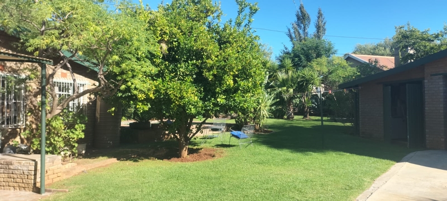 5 Bedroom Property for Sale in Langenhovenpark Free State